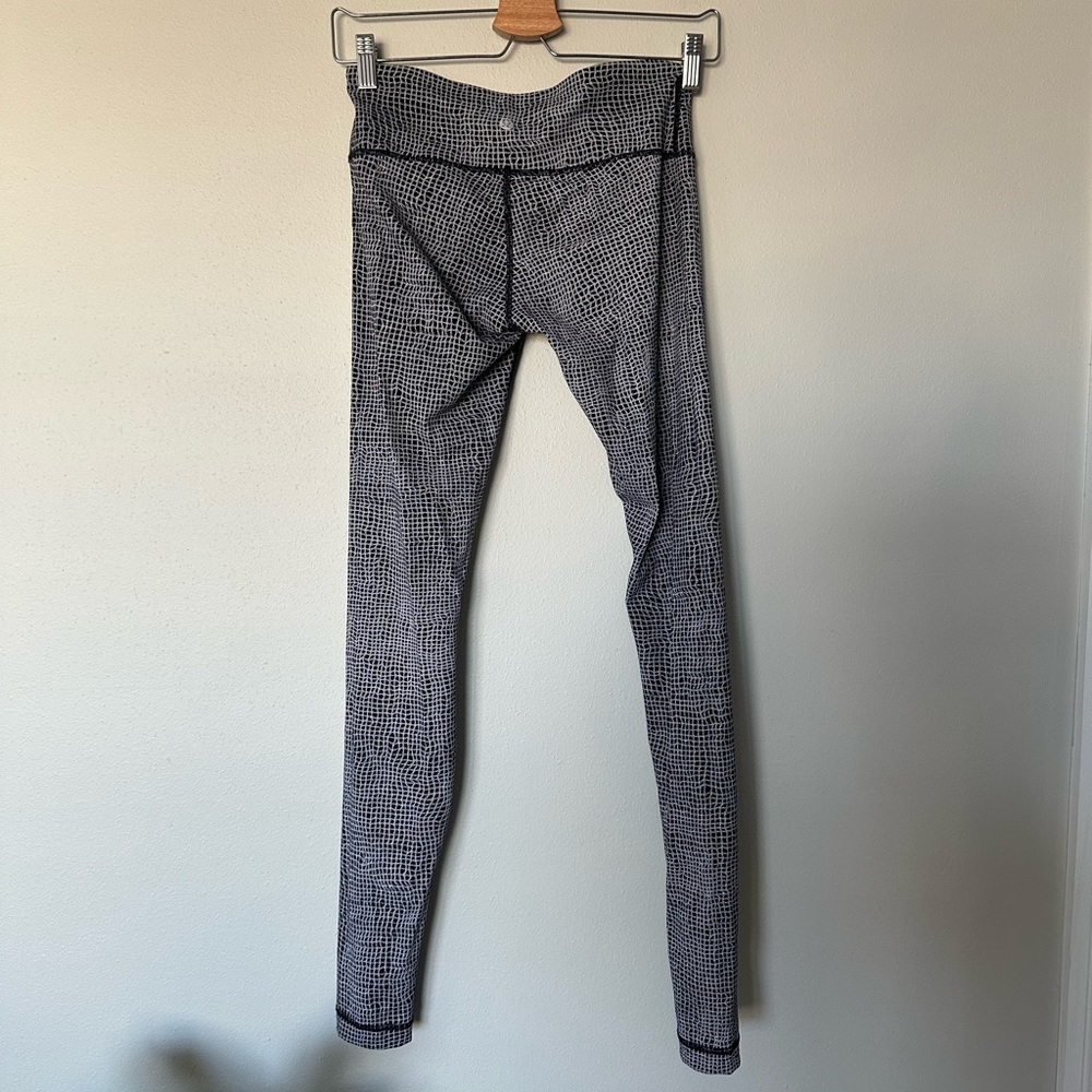 lululemon athletica Black & White Grid-Print High-Rise Leggings - Picture 2 of 5